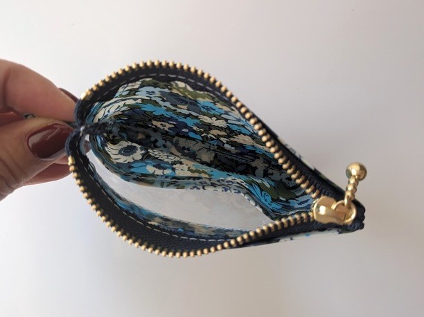 仕切り付きxxs-3 カードサイズ クリアポーチ ソープ リバティ ラミネート ♡1968年にハーバードスタジオがデザインした柄 - 画像 (6)