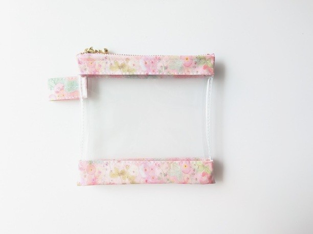 【現品限り・販売終了】XS 13×13 クリアポーチ ホリーホックス リバティ ラミネート ♡典型的なイングリッシュガーデンに咲く沢山のタチアオイからインスピレーションを受け水彩で描かれました