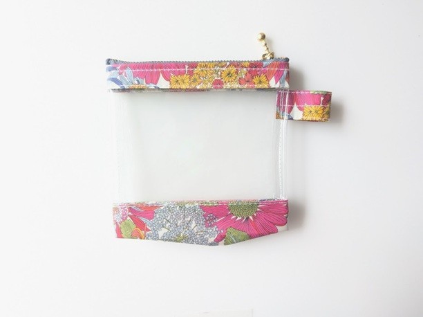 【現品限り・販売終了】XS 13×13 クリアポーチ アンジェリカガーラ リバティ ラミネート ♡大胆な大花 - 画像 (2)