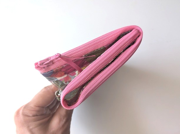 【限定商品】3ポケット折りたたみポーチ|小物を分けて収納・ゴム交換可能仕様 リバティ ラミネート アンジェリカガーラ - 画像 (9)