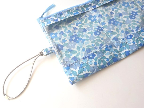 【限定商品】3ポケット折りたたみポーチ|小物を分けて収納・ゴム交換可能仕様 リバティ ラミネート ベッツィベリー - 画像 (5)