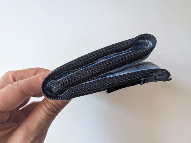 【限定商品】3ポケット折りたたみポーチ|小物を分けて収納・ゴム交換可能仕様 リバティ ラミネート ロイヤルオークハウス - 画像 (7)