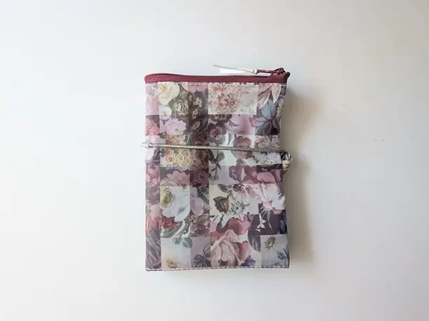 限定商品】3ポケット折りたたみポーチ｜小物を分けて収納・ゴム交換
