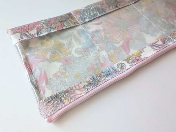 【限定商品】3ポケット折りたたみポーチ|小物を分けて収納・ゴム交換可能仕様 リバティ ラミネート アンジェリカガーラ - 画像 (5)