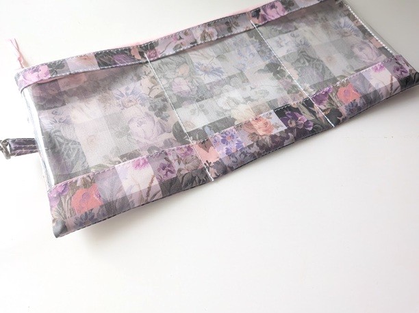 【限定商品】3ポケット折りたたみポーチ|小物を分けて収納・ゴム交換可能仕様 リバティ ラミネート アーカイブギンガム Creema - 画像 (4)