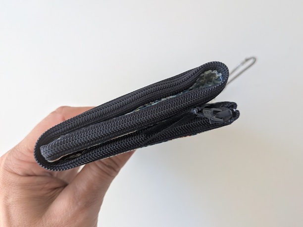 【再販商品】3ポケット折りたたみポーチ|小物を分けて収納・ゴム交換可能仕様 リバティ ラミネート ストロベリーシーフ - 画像 (7)